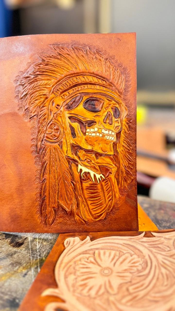 Men’s Wallet high quality leather, hand carved red Indian skull design.