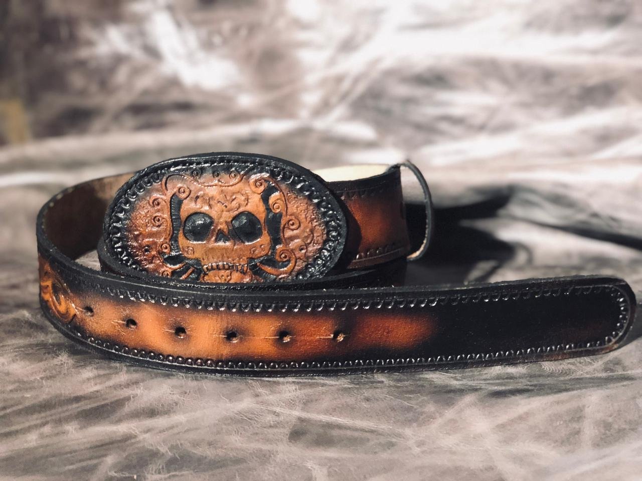 Men’s belt high quality leather and hand carved skull design