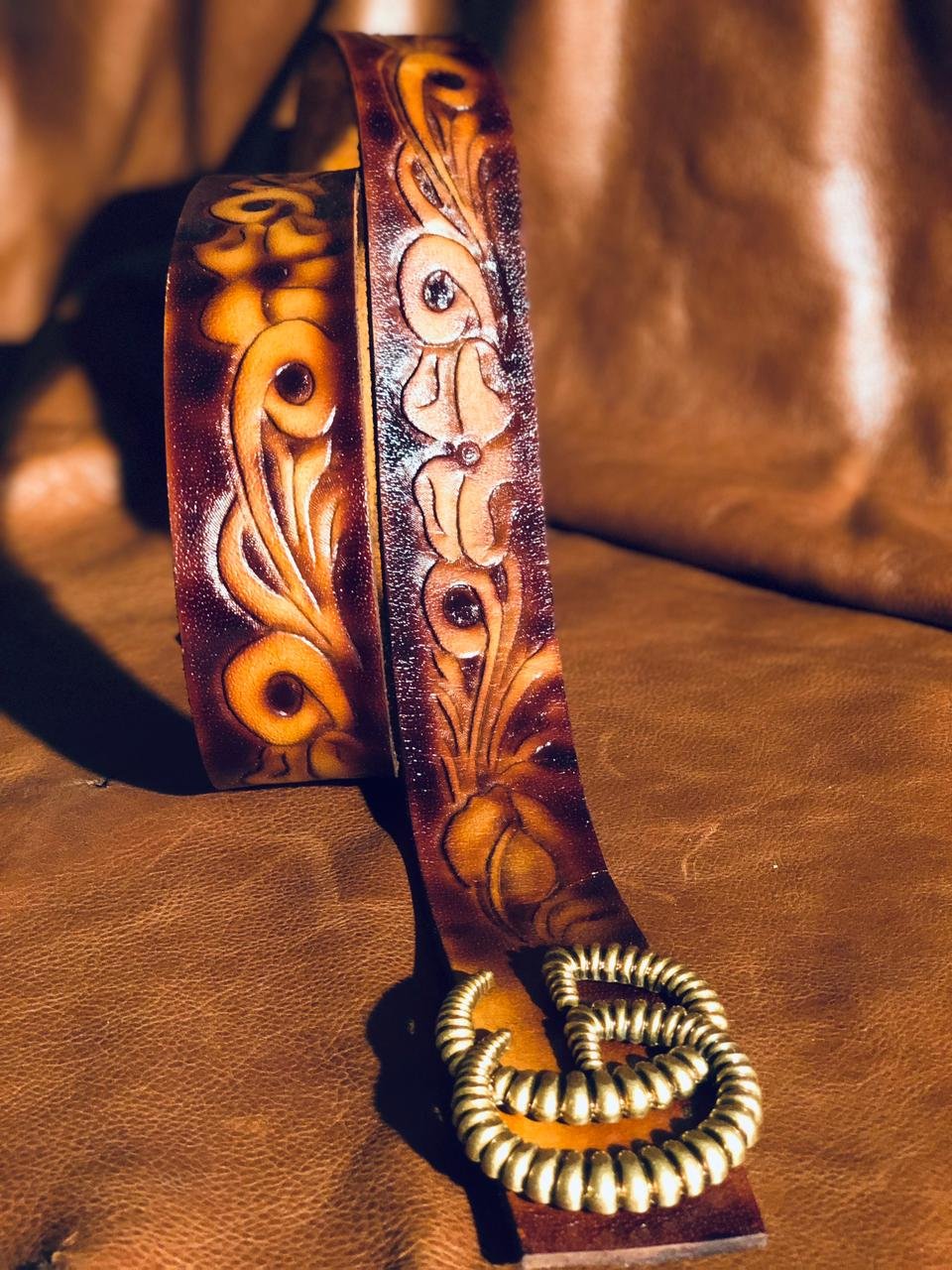 Uni sex belt high quality leather and hand carved Sheridan design