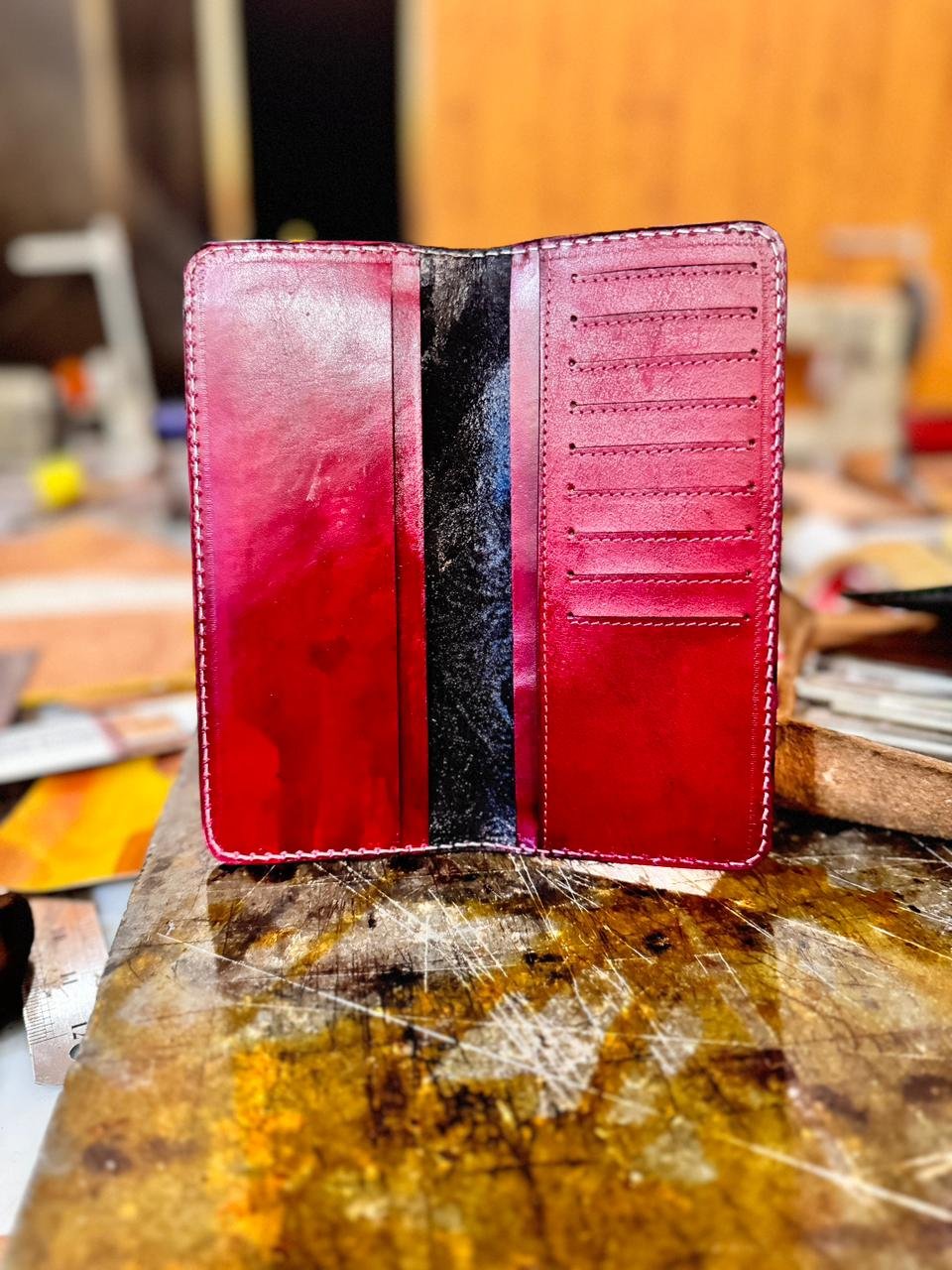 Men’s Wallet high quality leather, hand carved Sheridan color design.