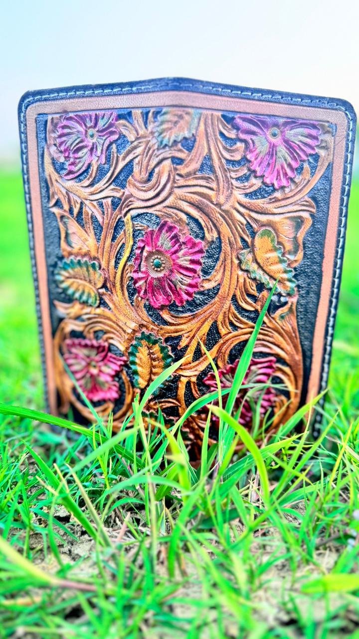 Men’s Wallet high quality leather, hand carved Sheridan color design.