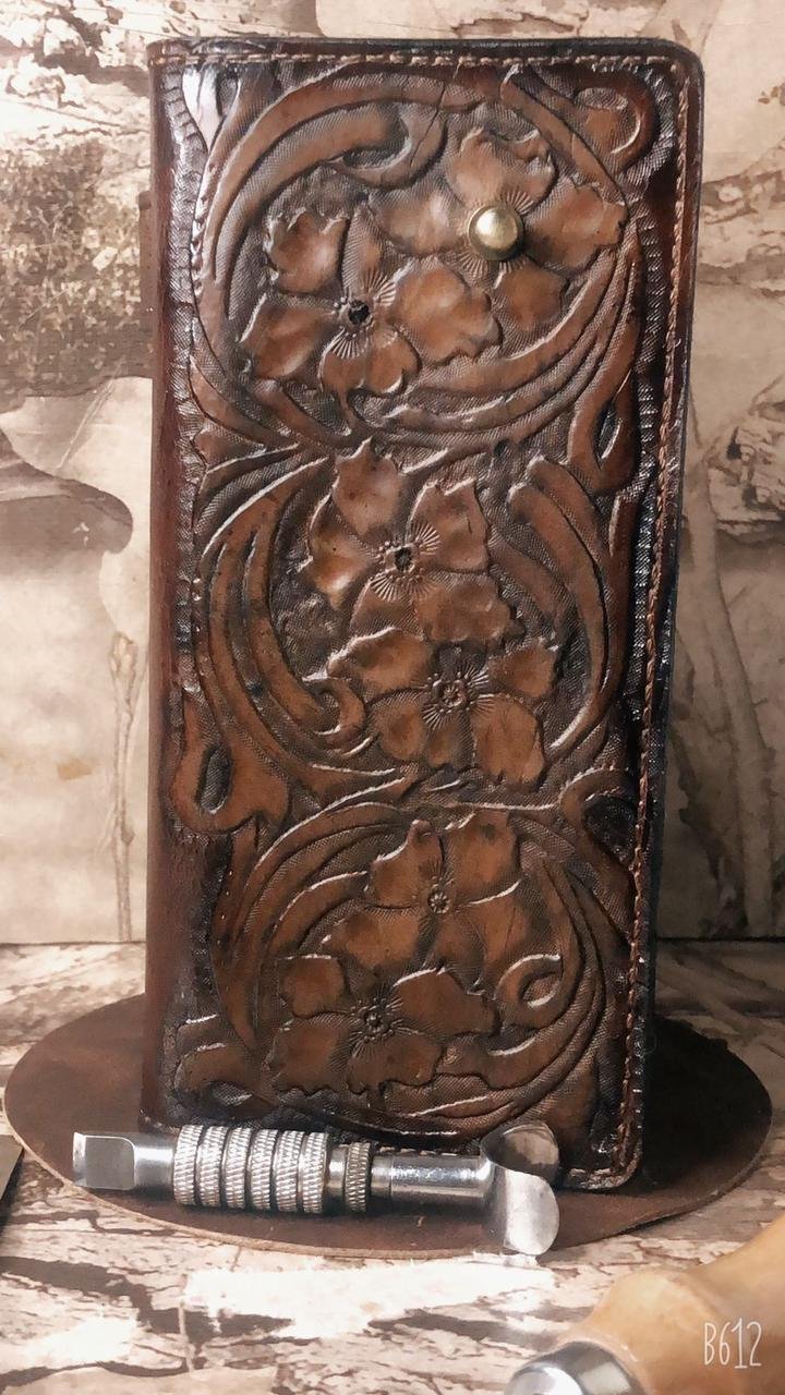 Men’s Wallet high quality leather, hand carved Skull floral design